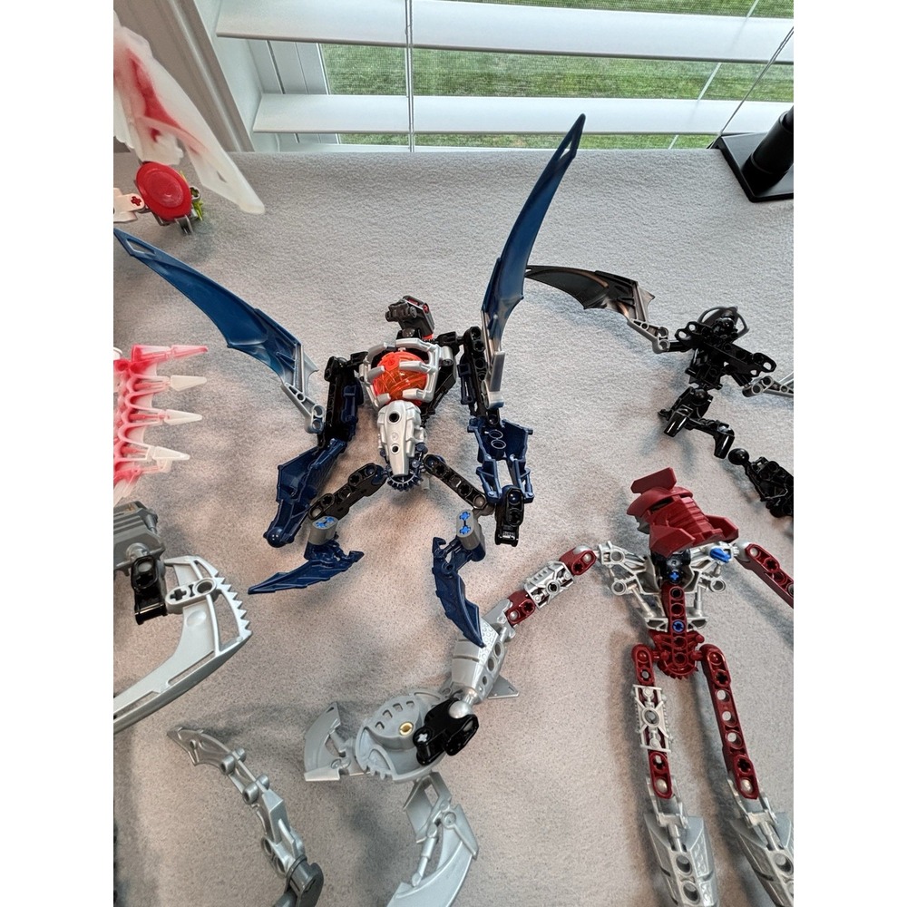LEGO Bionicle Lot - 2000s Figures / Parts / Accessories - Used As-Is 13lbs - Picture 14 of 16